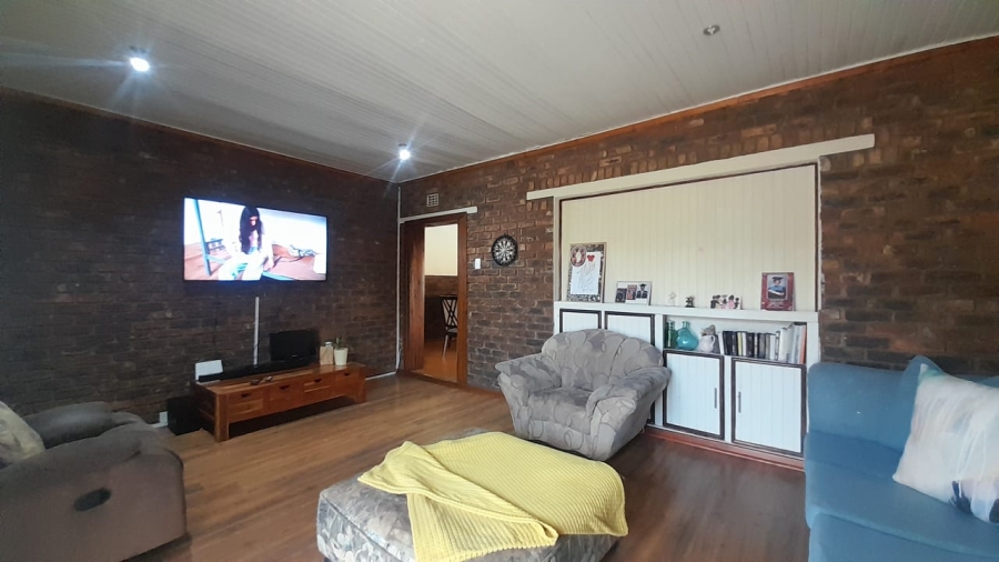 To Let 3 Bedroom Property for Rent in Falcon Ridge Gauteng