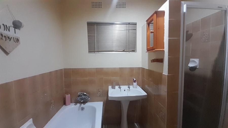 To Let 3 Bedroom Property for Rent in Falcon Ridge Gauteng