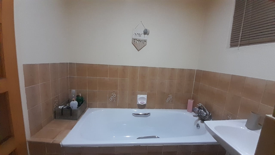 To Let 3 Bedroom Property for Rent in Falcon Ridge Gauteng