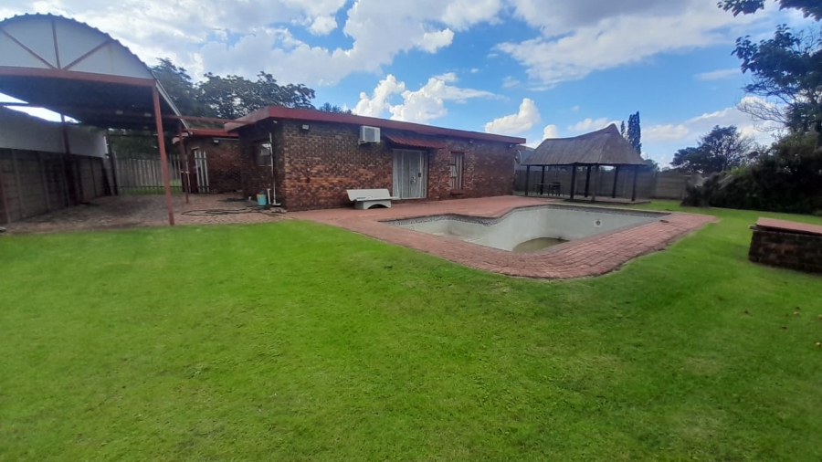 To Let 3 Bedroom Property for Rent in Falcon Ridge Gauteng