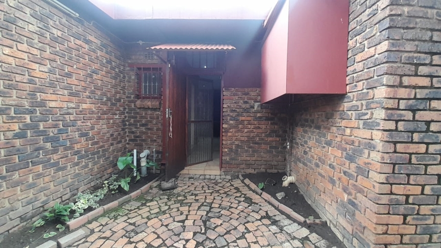 To Let 3 Bedroom Property for Rent in Falcon Ridge Gauteng