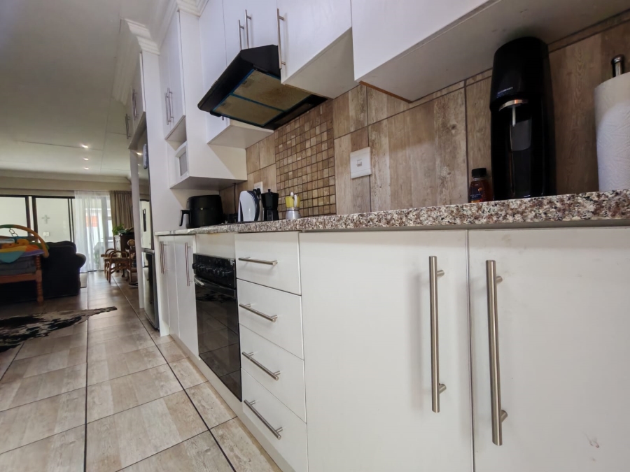 3 Bedroom Property for Sale in Three Rivers Proper Gauteng