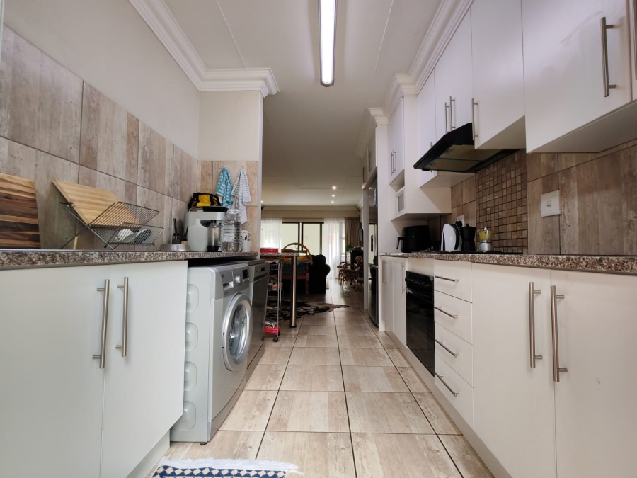 3 Bedroom Property for Sale in Three Rivers Proper Gauteng