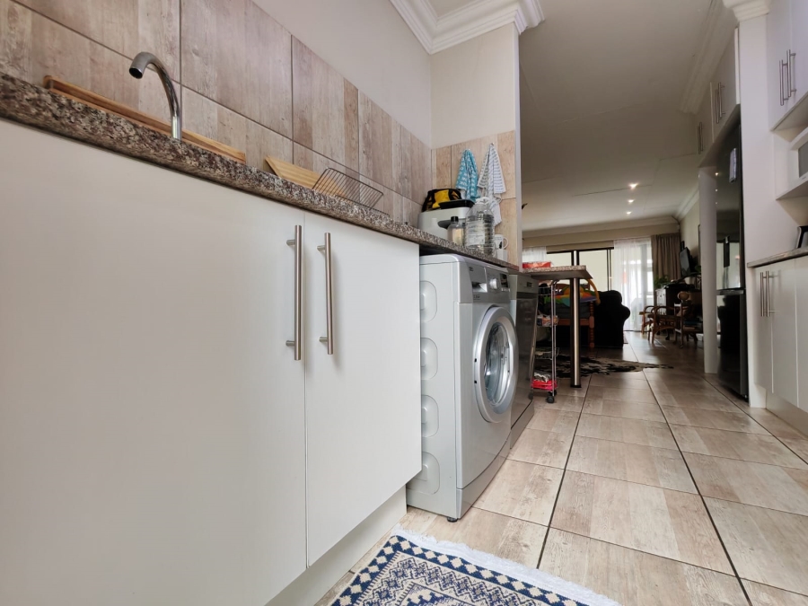 3 Bedroom Property for Sale in Three Rivers Proper Gauteng