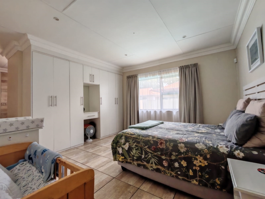 3 Bedroom Property for Sale in Three Rivers Proper Gauteng