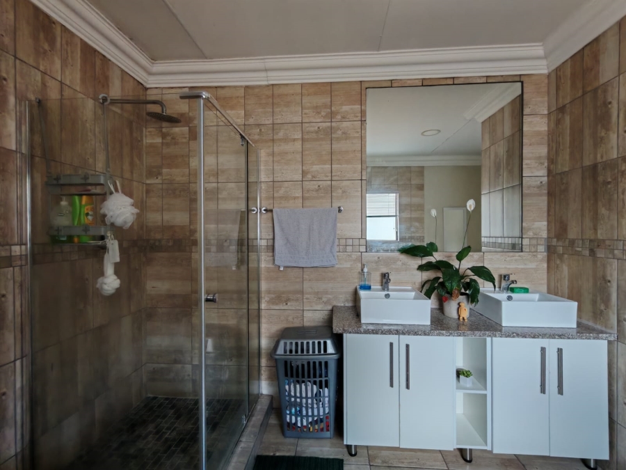 3 Bedroom Property for Sale in Three Rivers Proper Gauteng