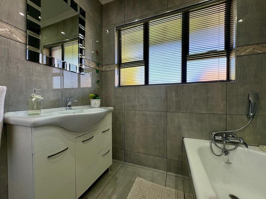 4 Bedroom Property for Sale in Dalpark Gauteng