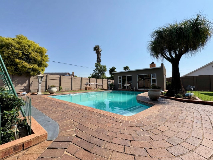 4 Bedroom Property for Sale in Dalpark Gauteng