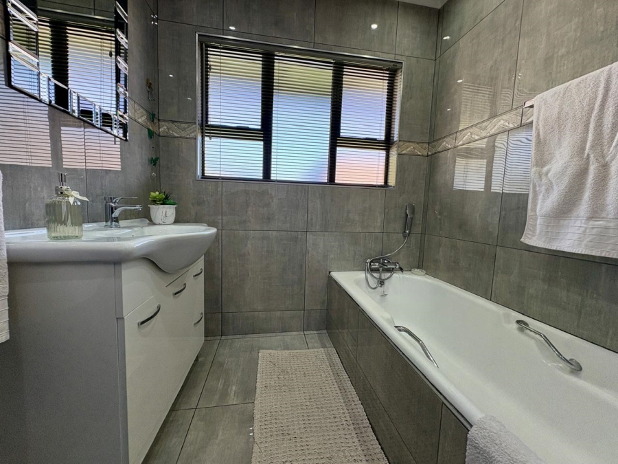 4 Bedroom Property for Sale in Dalpark Gauteng