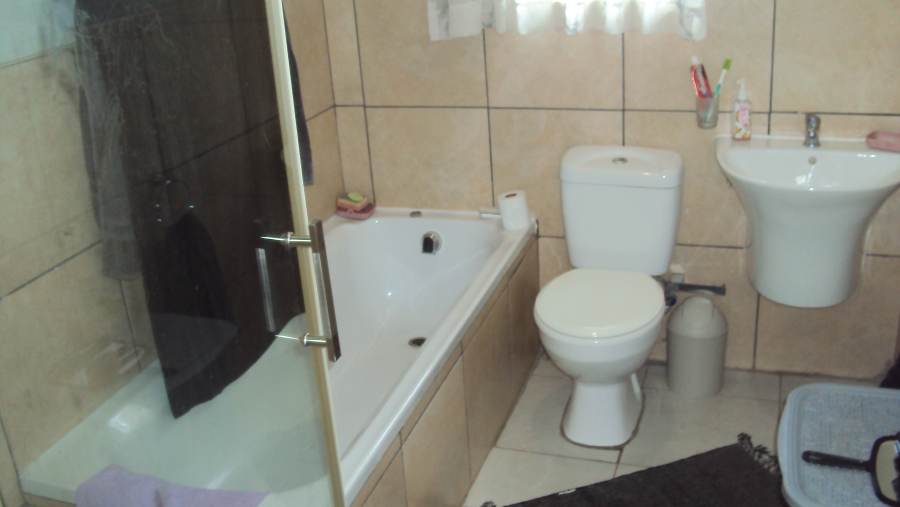 To Let 3 Bedroom Property for Rent in The Stewards Gauteng