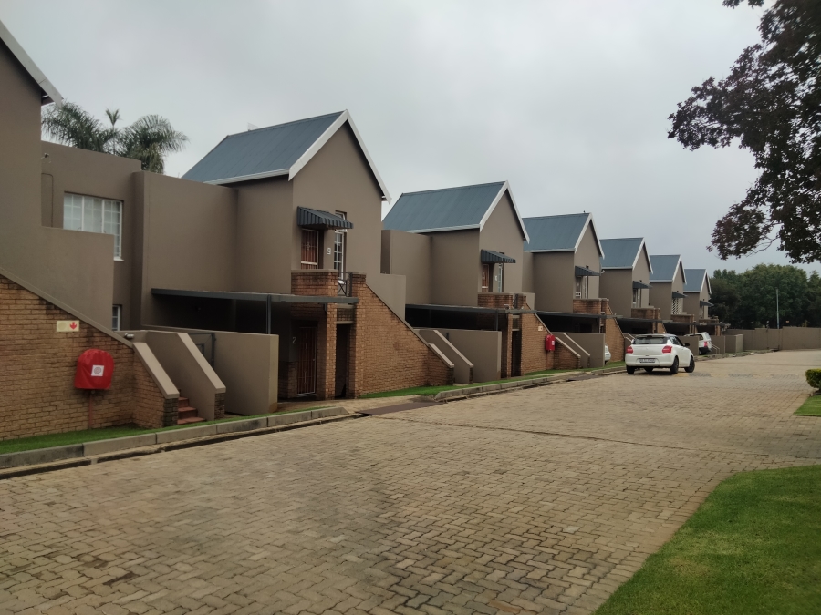 To Let 1 Bedroom Property for Rent in Weltevreden Park Gauteng