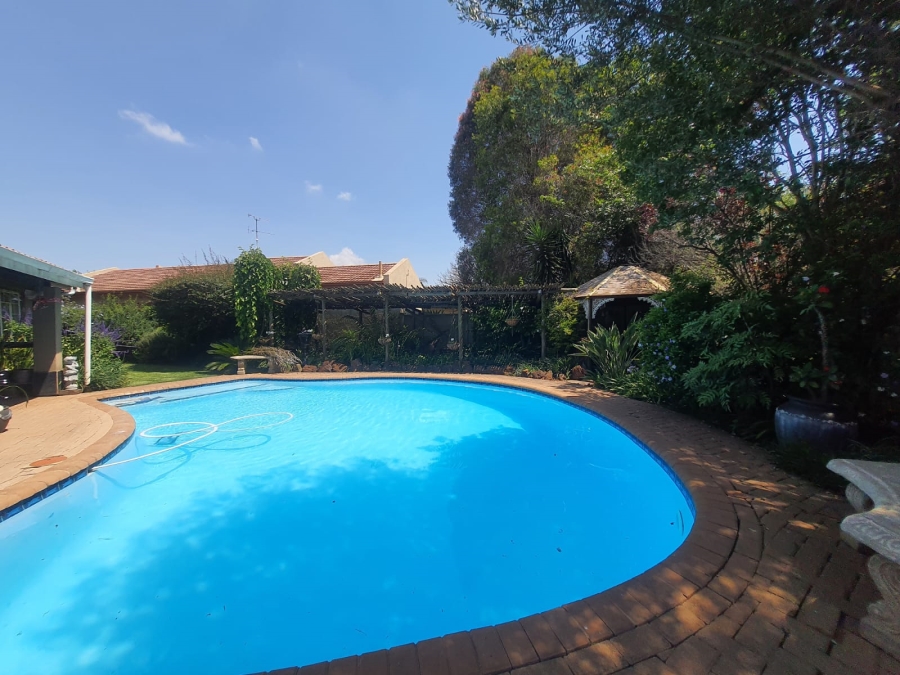 4 Bedroom Property for Sale in Vanderbijlpark SE 6 Gauteng