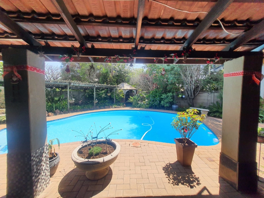 4 Bedroom Property for Sale in Vanderbijlpark SE 6 Gauteng