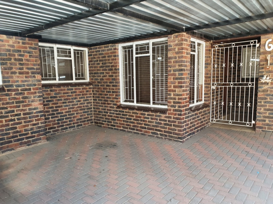 To Let 2 Bedroom Property for Rent in Three Rivers Gauteng