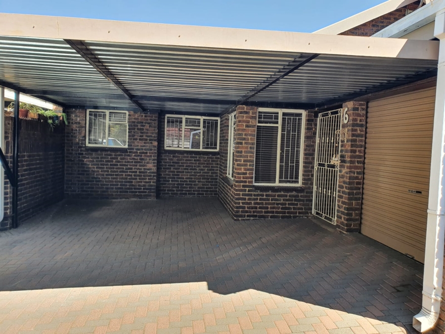 To Let 2 Bedroom Property for Rent in Three Rivers Gauteng