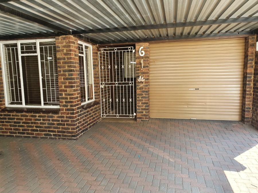 To Let 2 Bedroom Property for Rent in Three Rivers Gauteng