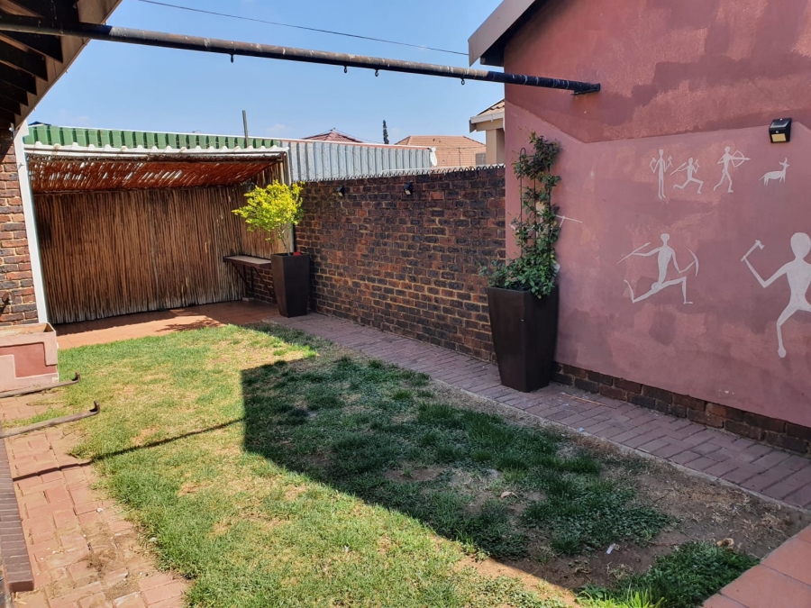 To Let 2 Bedroom Property for Rent in Three Rivers Gauteng