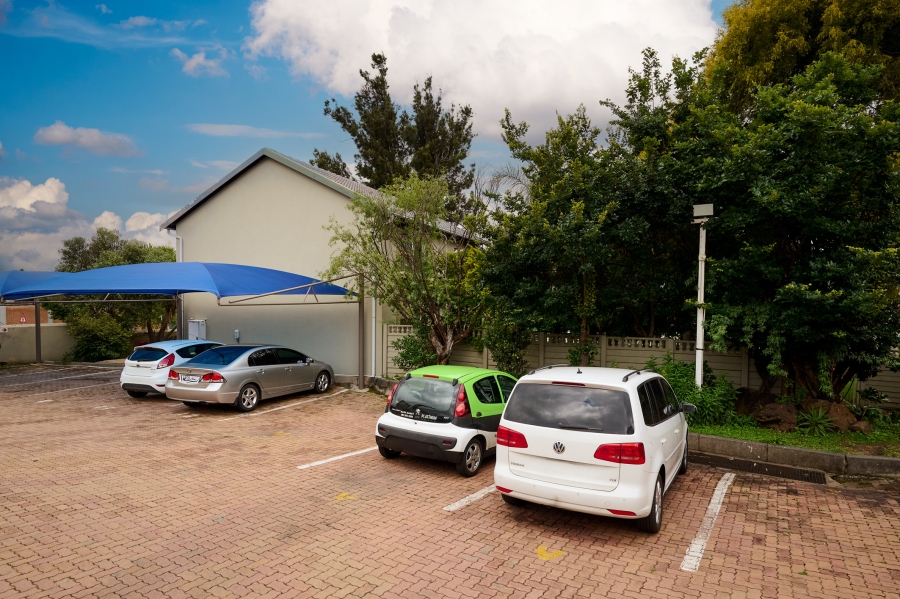 2 Bedroom Property for Sale in Vorna Valley Gauteng