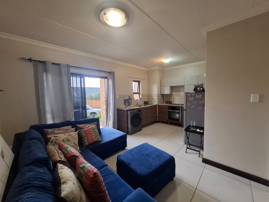 1 Bedroom Property for Sale in Rooihuiskraal North Gauteng