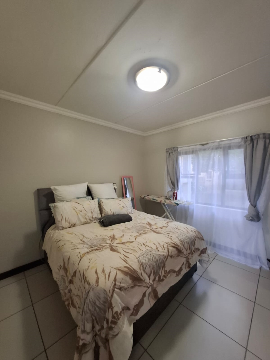 1 Bedroom Property for Sale in Rooihuiskraal North Gauteng