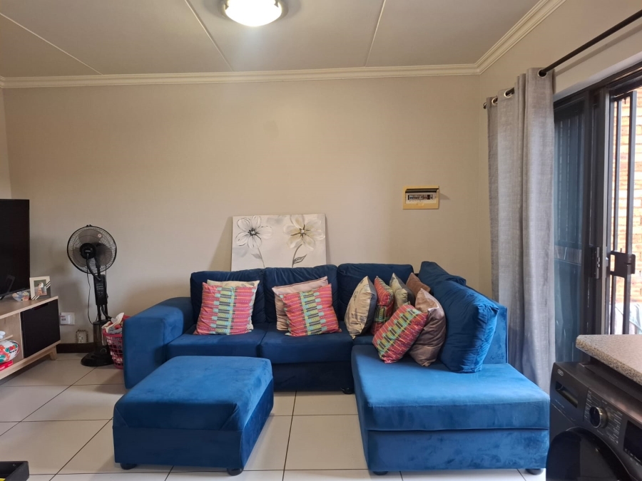 1 Bedroom Property for Sale in Rooihuiskraal North Gauteng