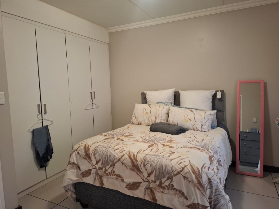 1 Bedroom Property for Sale in Rooihuiskraal North Gauteng