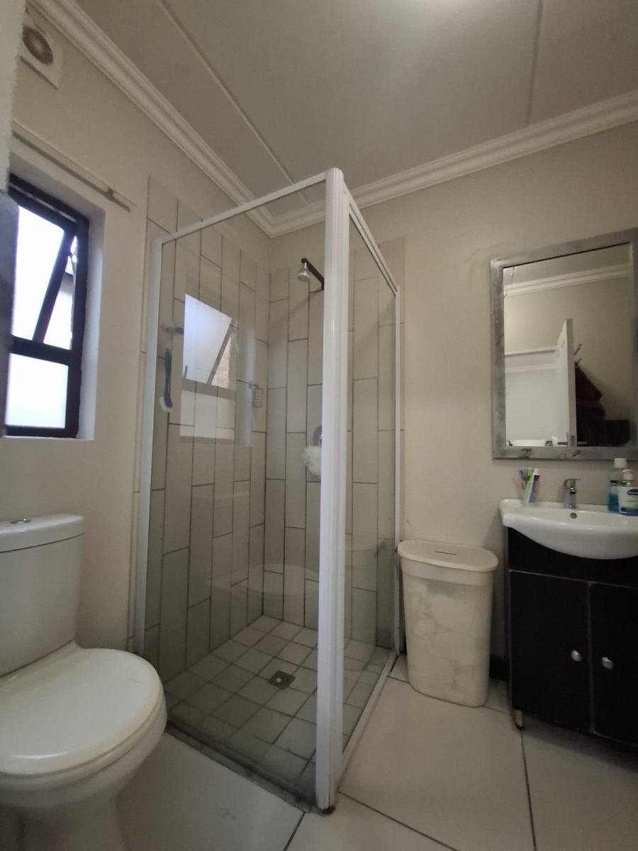 1 Bedroom Property for Sale in Rooihuiskraal North Gauteng