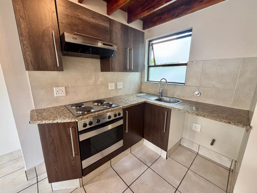 To Let 2 Bedroom Property for Rent in Douglasdale Gauteng