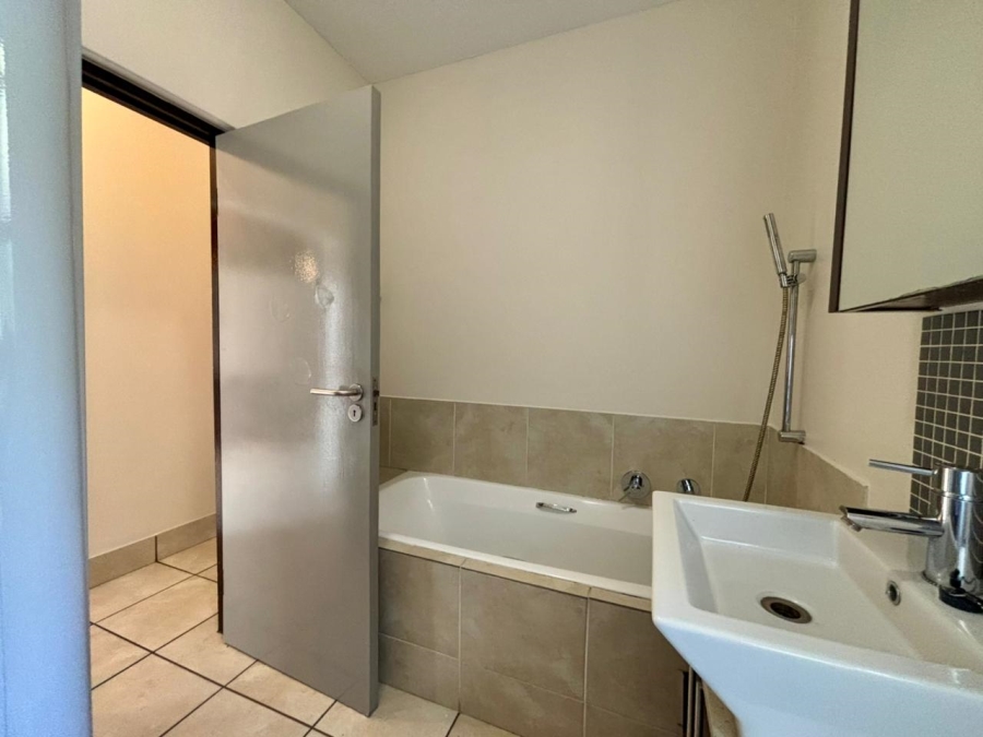To Let 2 Bedroom Property for Rent in Douglasdale Gauteng