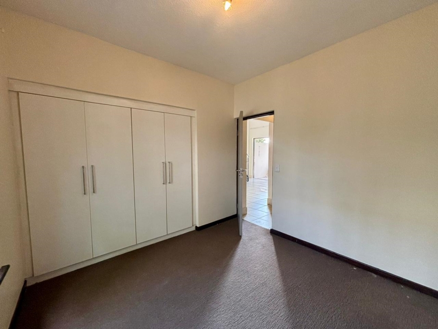 To Let 2 Bedroom Property for Rent in Douglasdale Gauteng