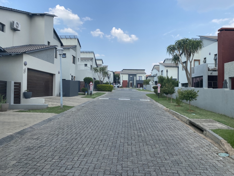 To Let 3 Bedroom Property for Rent in Fourways Gauteng