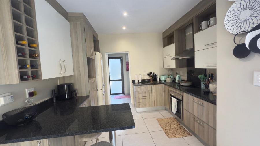 To Let 3 Bedroom Property for Rent in Fourways Gauteng