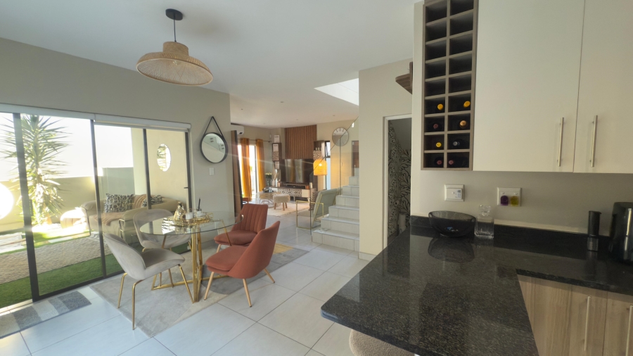 To Let 3 Bedroom Property for Rent in Fourways Gauteng