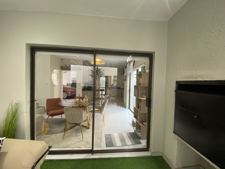 To Let 3 Bedroom Property for Rent in Fourways Gauteng