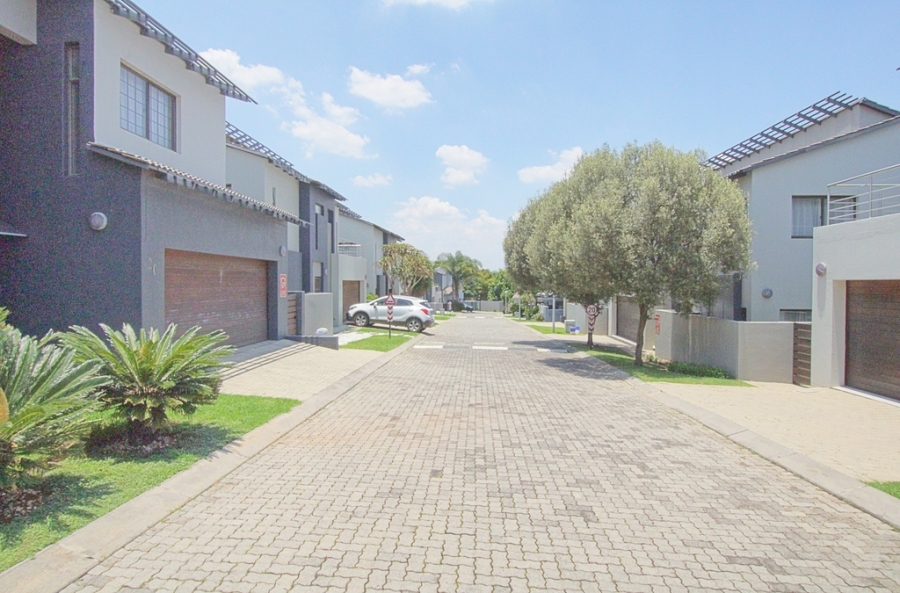 To Let 3 Bedroom Property for Rent in Fourways Gauteng