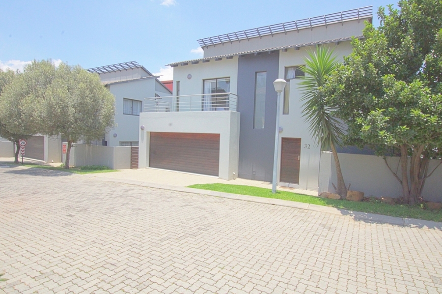 To Let 3 Bedroom Property for Rent in Fourways Gauteng