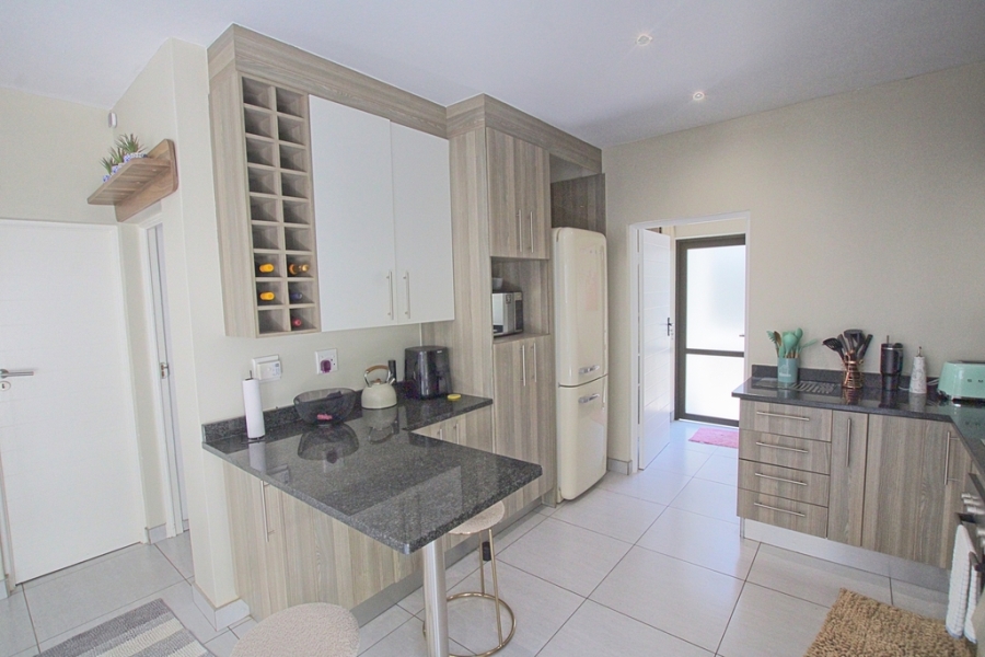 To Let 3 Bedroom Property for Rent in Fourways Gauteng