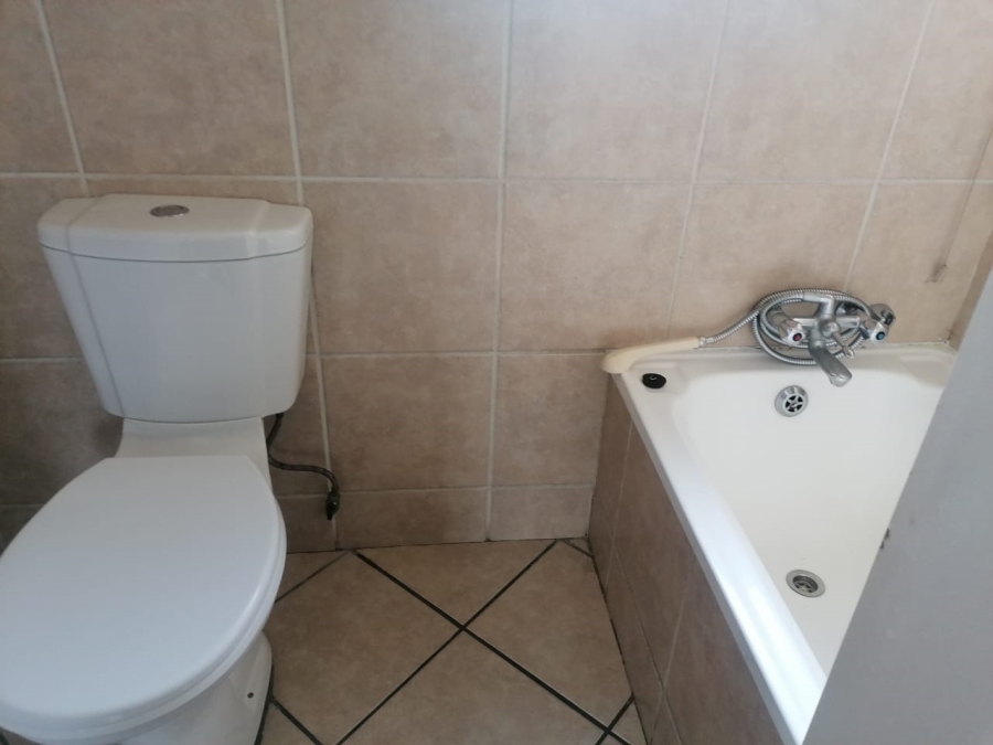 To Let 2 Bedroom Property for Rent in Country View Gauteng