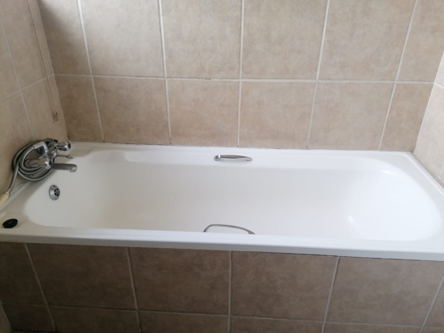 To Let 2 Bedroom Property for Rent in Country View Gauteng
