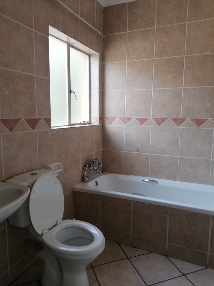 To Let 2 Bedroom Property for Rent in Country View Gauteng