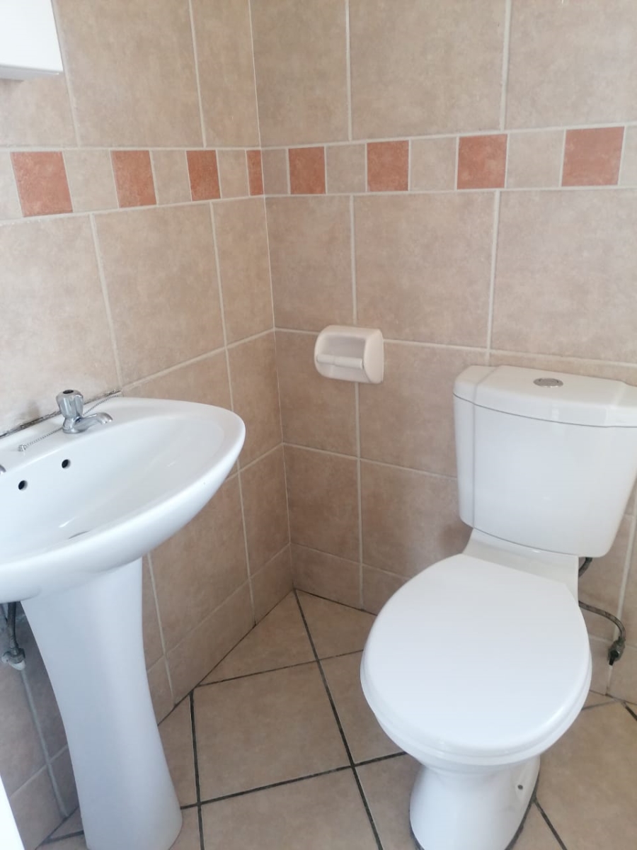 To Let 2 Bedroom Property for Rent in Country View Gauteng