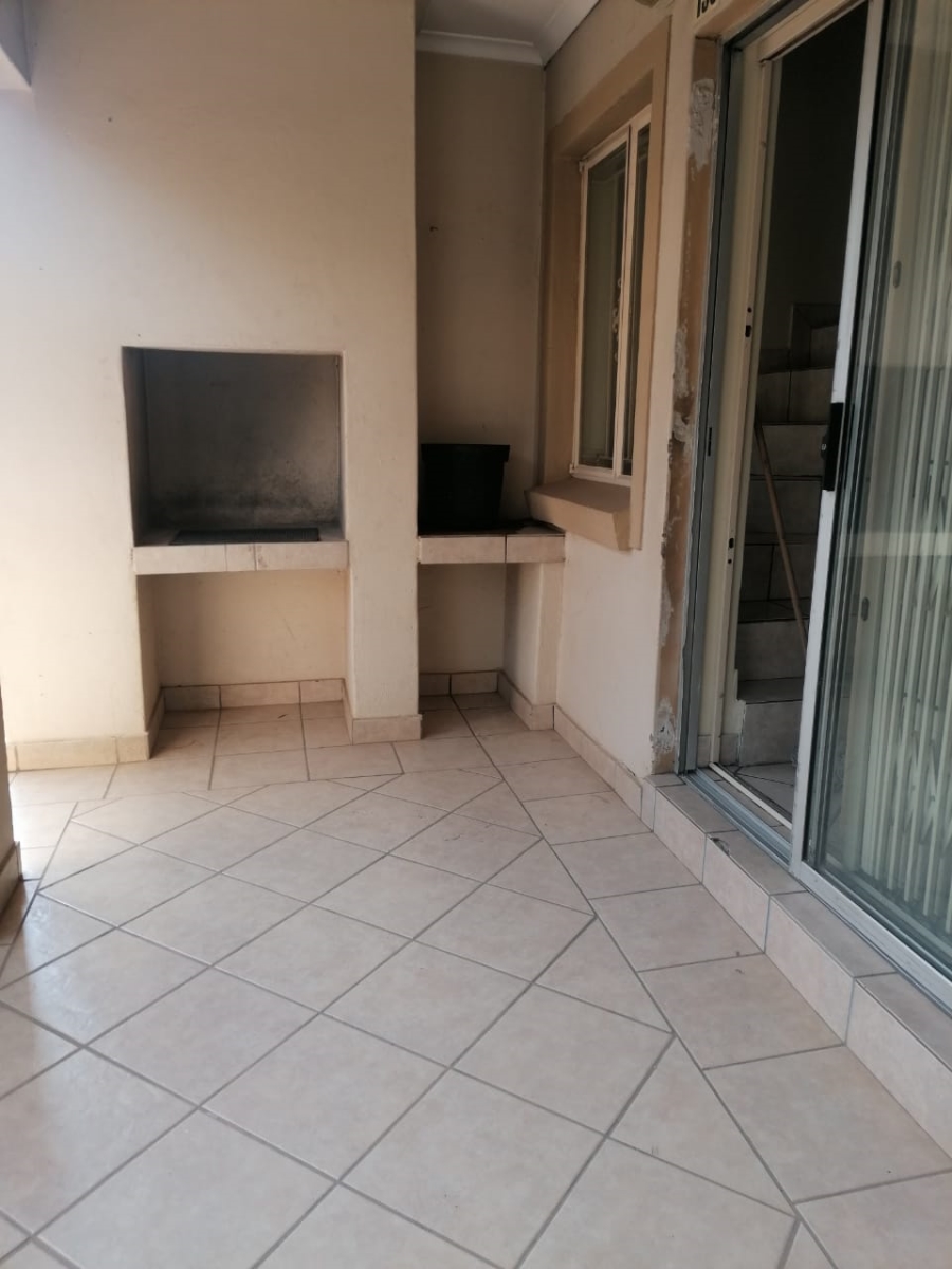 To Let 2 Bedroom Property for Rent in Country View Gauteng
