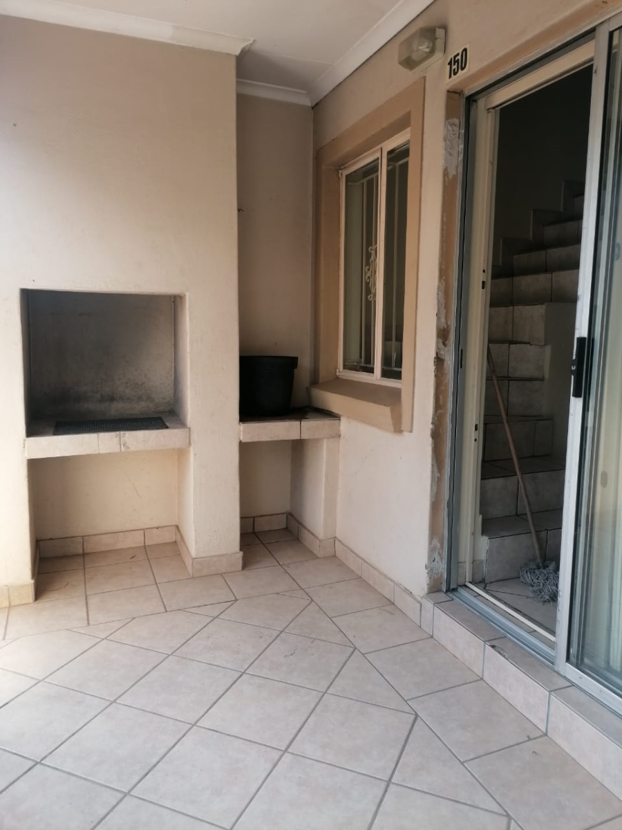 To Let 2 Bedroom Property for Rent in Country View Gauteng