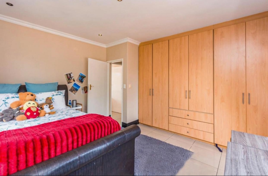 To Let 4 Bedroom Property for Rent in Eagle Canyon Golf Estate Gauteng