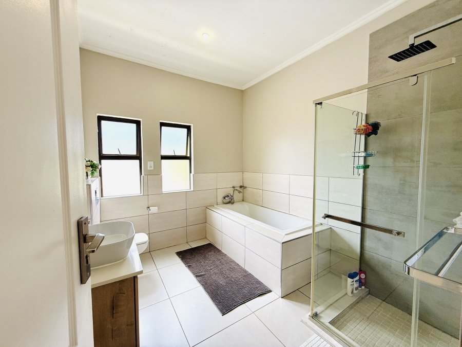 5 Bedroom Property for Sale in Kyalami Gauteng