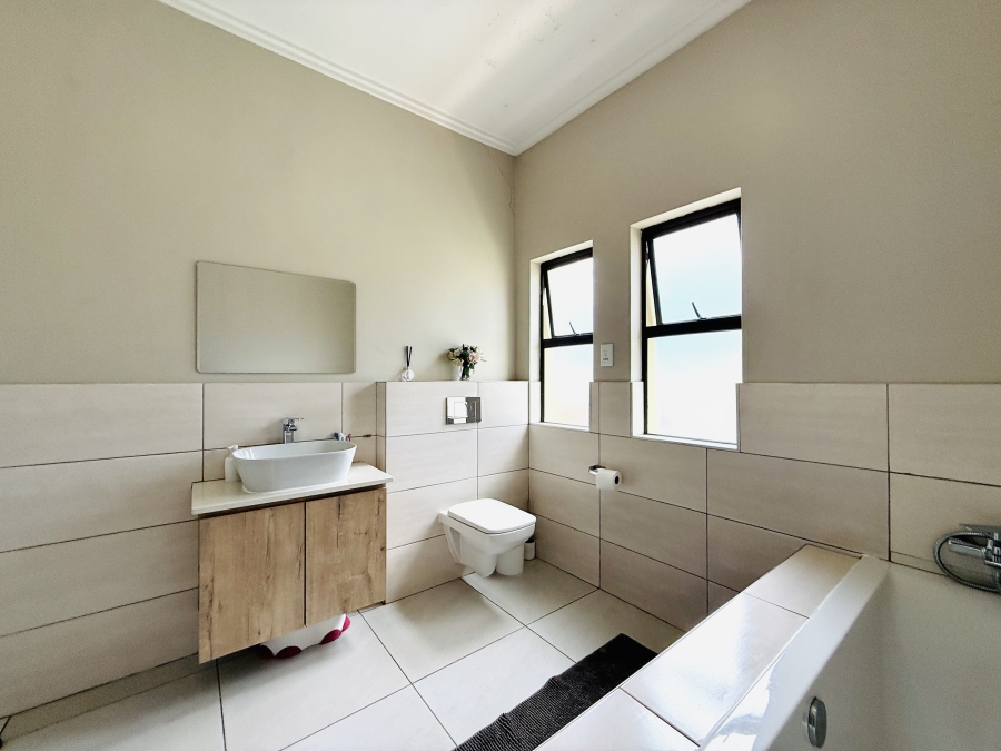 5 Bedroom Property for Sale in Kyalami Gauteng