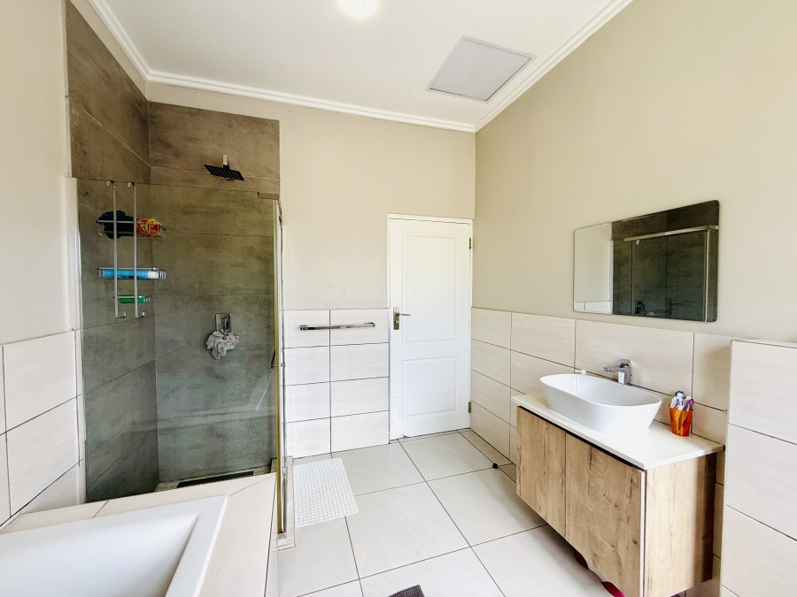 5 Bedroom Property for Sale in Kyalami Gauteng