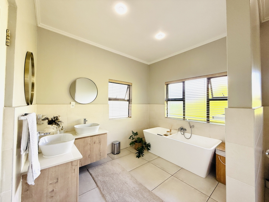 5 Bedroom Property for Sale in Kyalami Gauteng