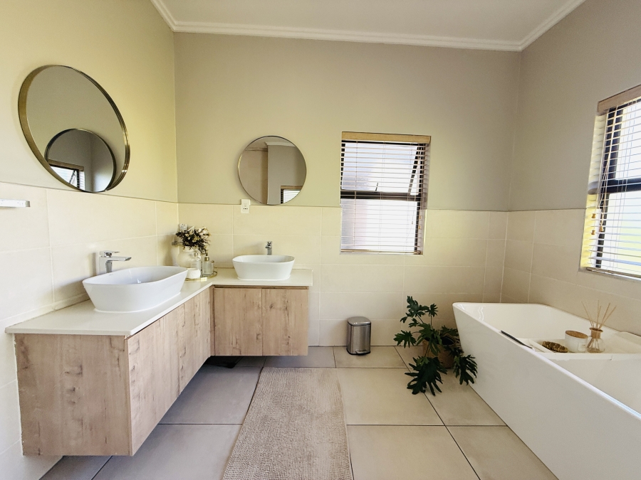 5 Bedroom Property for Sale in Kyalami Gauteng