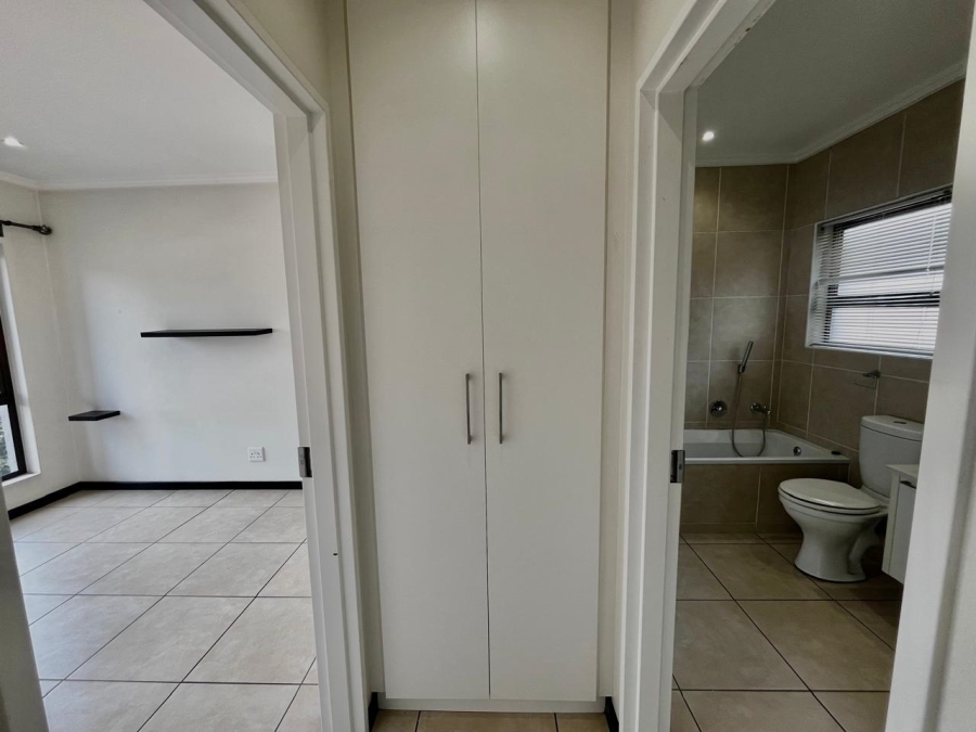 To Let 1 Bedroom Property for Rent in Lonehill Gauteng